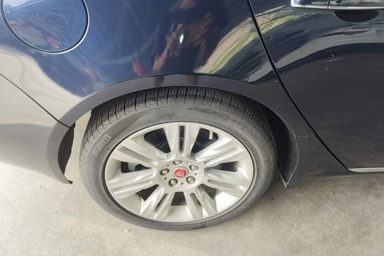 Used Jaguar XFL 2018 XFL 2.0T 250 PS Luxury Edition Right Rear Wheel Hub