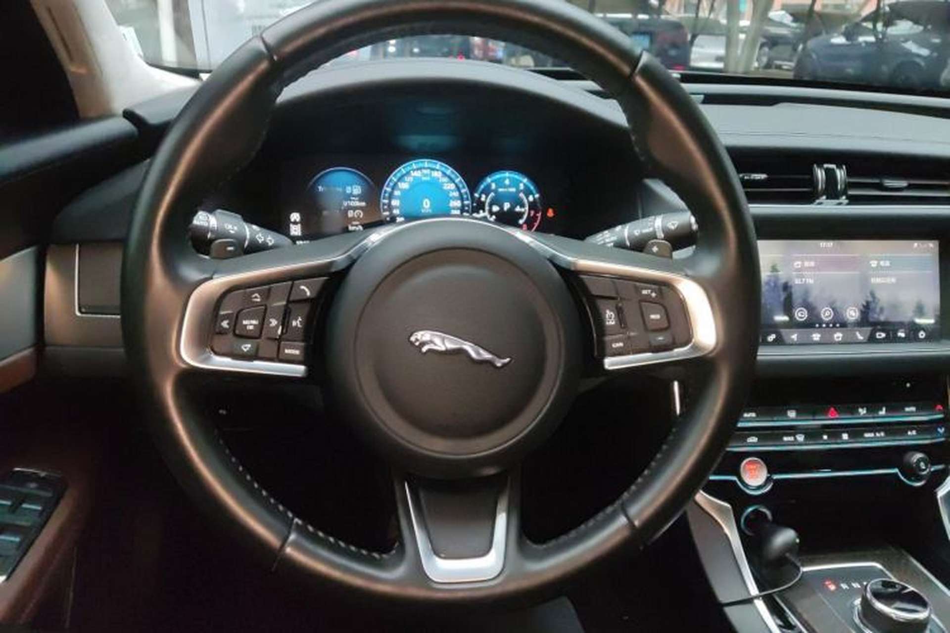 Used Jaguar XFL 2018 XFL 2.0T 250 PS Luxury Edition Steering Wheel