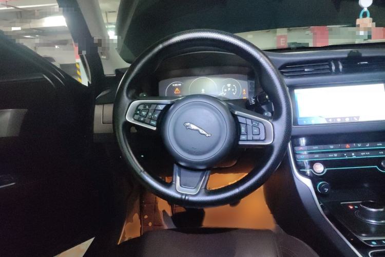 Used Jaguar XFL 2018 XFL 2.0T 250 PS Luxury Edition Steering Wheel