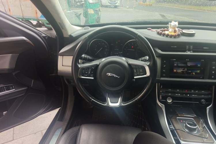 Used Jaguar XFL 2018 XFL 2.0T 200PS Elite Edition Steering Wheel