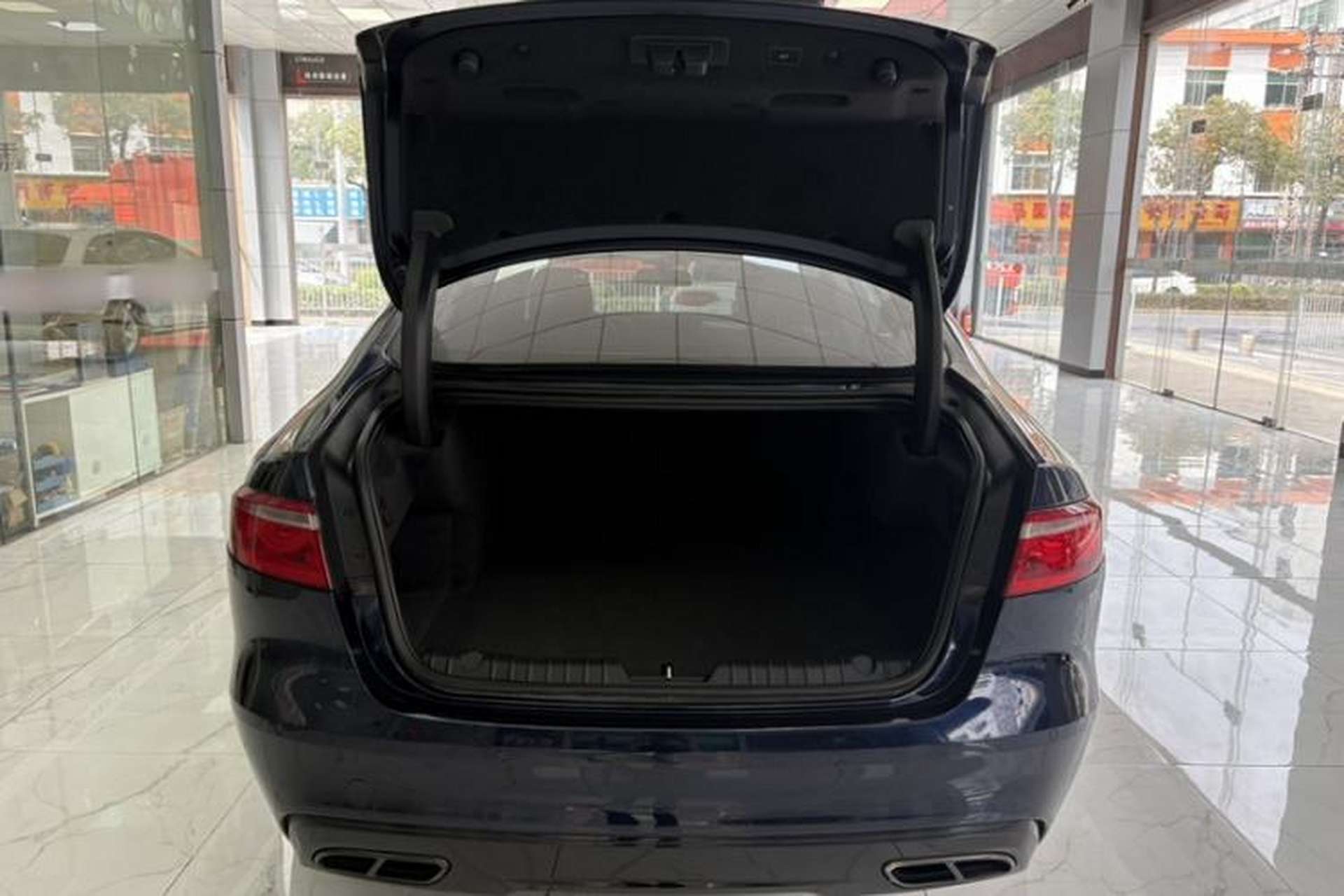 Used Jaguar XFL 2018 XFL 2.0T 250 PS Luxury Edition Trunk