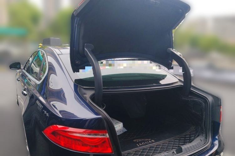 Used Jaguar XFL 2018 XFL 2.0T 250 PS Luxury Edition Trunk