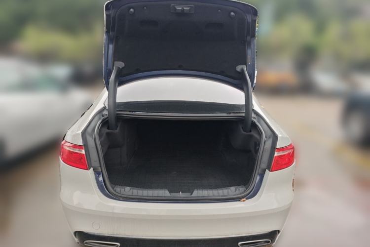 Used Jaguar XFL 2018 XFL 2.0T 250 PS Luxury Edition Trunk