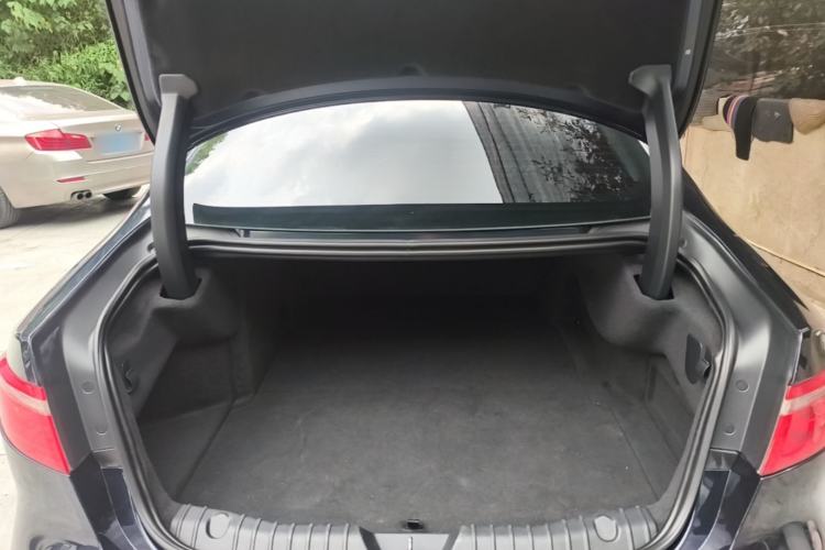 Used Jaguar XFL 2018 XFL 2.0T 250 PS Premium Edition Trunk