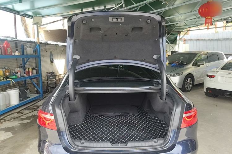 Used Jaguar XFL 2018 XFL 2.0T 250 PS Luxury Edition Trunk