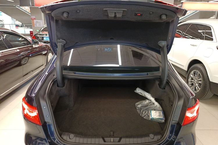 Used Jaguar XFL 2018 XFL 2.0T 250 PS Luxury Edition Trunk