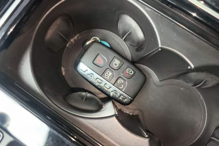 Used Jaguar XFL 2018 XFL 2.0T 250 PS Premium Edition Vehicle Key