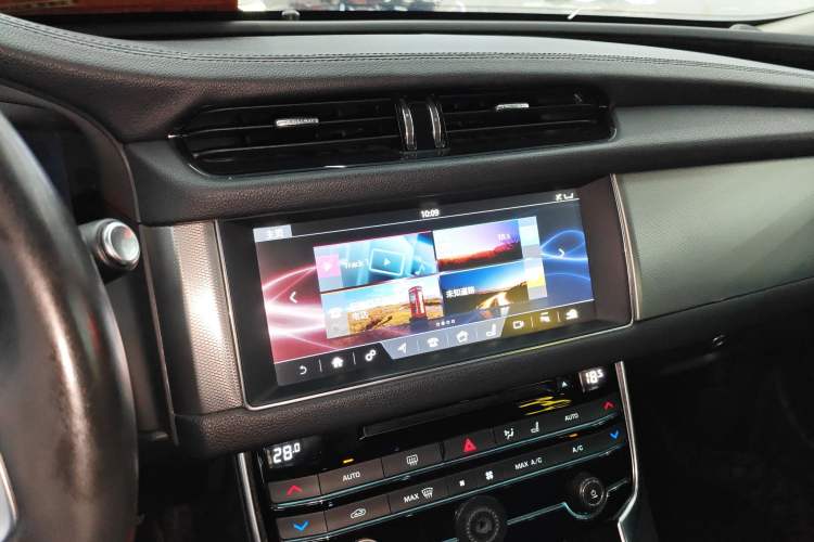 Used Jaguar XFL 2018 XFL 2.0T 250 PS Luxury Edition Audio And AC Panel