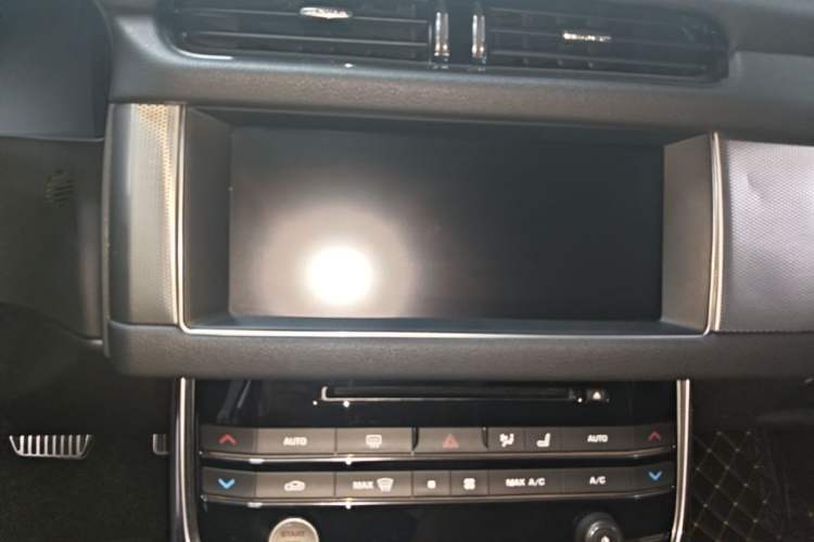 Used Jaguar XFL 2018 XFL 2.0T 250 PS Luxury Edition Audio And AC Panel