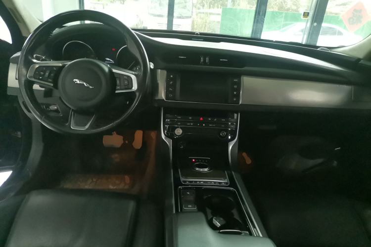 Used Jaguar XFL 2018 XFL 2.0T 200PS Elite Edition Center Console