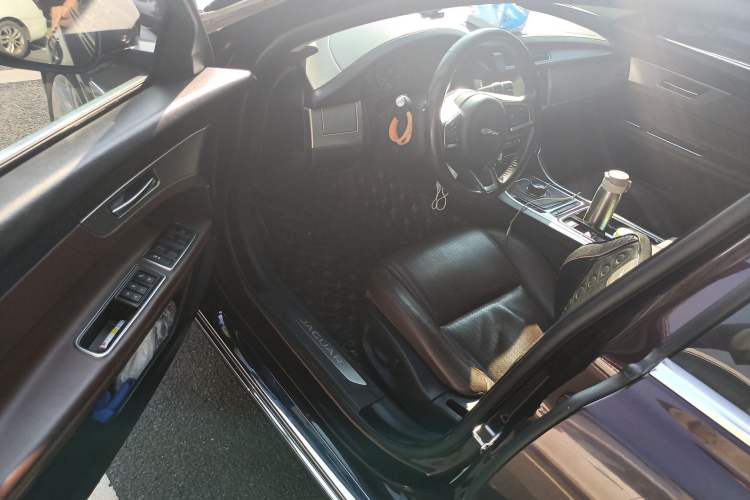 Used Jaguar XFL 2018 XFL 2.0T 250 PS Luxury Edition Driver Seat