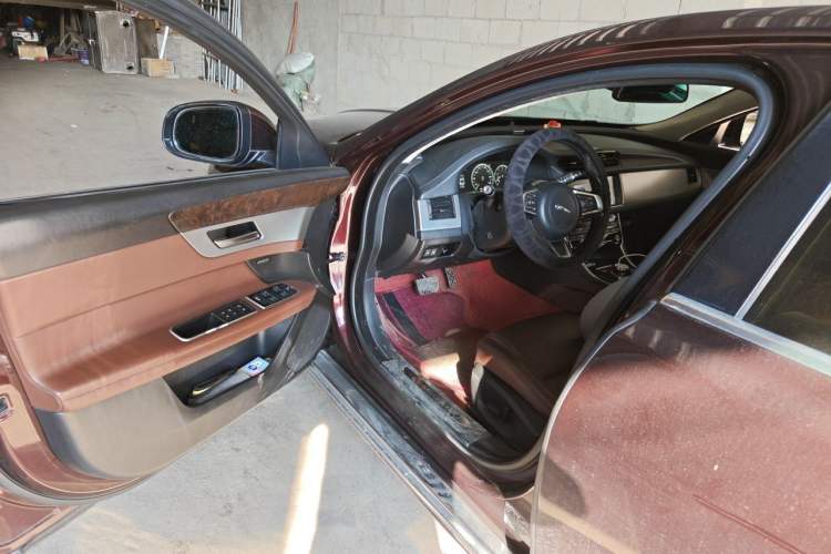 Used Jaguar XFL 2018 XFL 2.0T 250 PS Luxury Edition Driver Seat