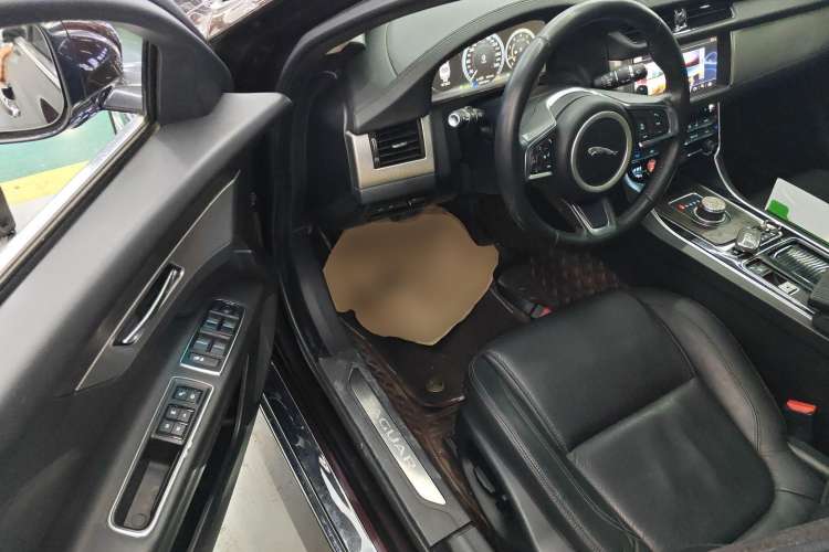 Used Jaguar XFL 2018 XFL 2.0T 250 PS Luxury Edition Driver Seat
