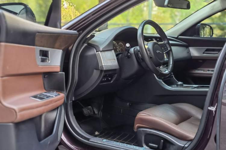 Used Jaguar XFL 2018 XFL 2.0T 250 PS Luxury Edition Driver Seat