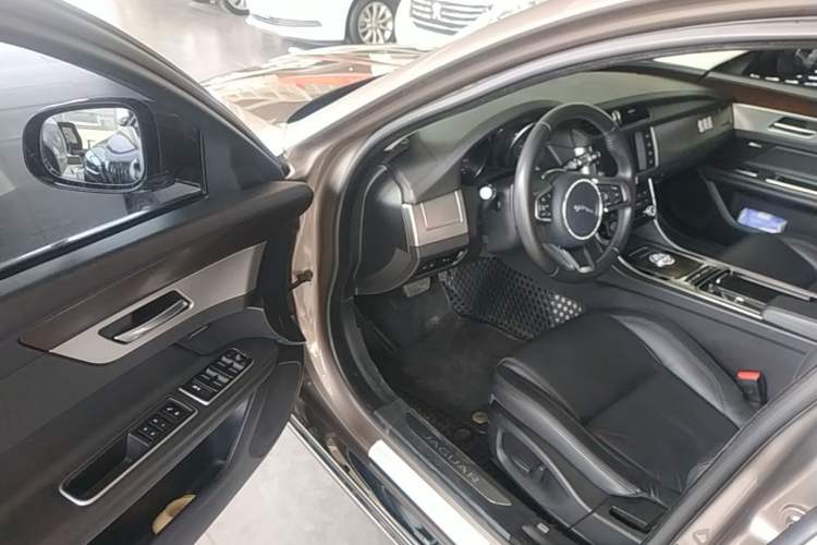 Used Jaguar XFL 2018 XFL 2.0T 200PS Elite Edition Driver Seat