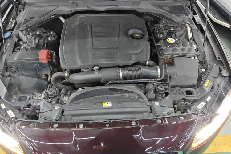 Used Jaguar XFL 2018 XFL 2.0T 250 PS Luxury Edition Engine Bay
