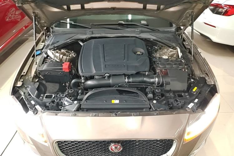 Used Jaguar XFL 2018 XFL 2.0T 250 PS Luxury Edition Engine Bay