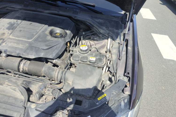Used Jaguar XFL 2018 XFL 2.0T 250 PS Luxury Edition Engine Bay Left