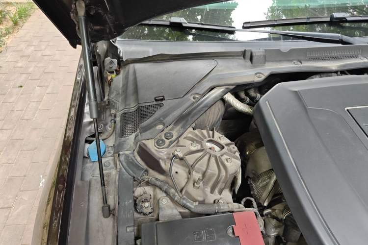 Used Jaguar XFL 2018 XFL 2.0T 200PS Elite Edition Engine Bay Right