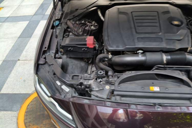 Used Jaguar XFL 2018 XFL 2.0T 250 PS Luxury Edition Engine Bay Right
