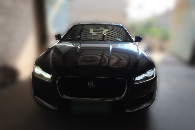 Used Jaguar XFL 2018 XFL 2.0T 250 PS Luxury Edition Front