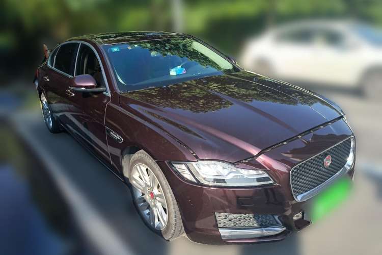 Used Jaguar XFL 2018 XFL 2.0T 250 PS Luxury Edition Front Right 45 Deg