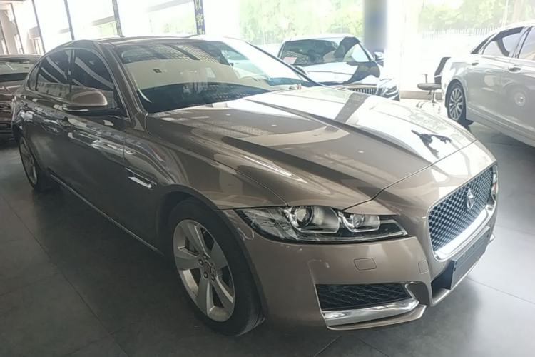 Used Jaguar XFL 2018 XFL 2.0T 200PS Elite Edition Front Right 45 Deg