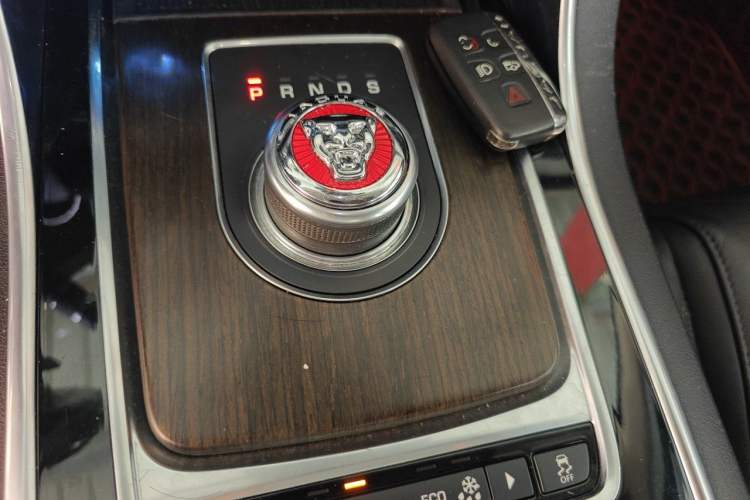 Used Jaguar XFL 2018 XFL 2.0T 200PS Elite Edition Gear Lever