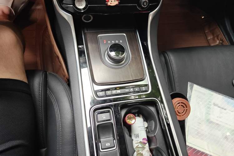 Used Jaguar XFL 2018 XFL 2.0T 200PS Elite Edition Gear Lever