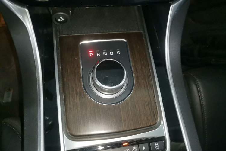 Used Jaguar XFL 2018 XFL 2.0T 200PS Elite Edition Gear Lever