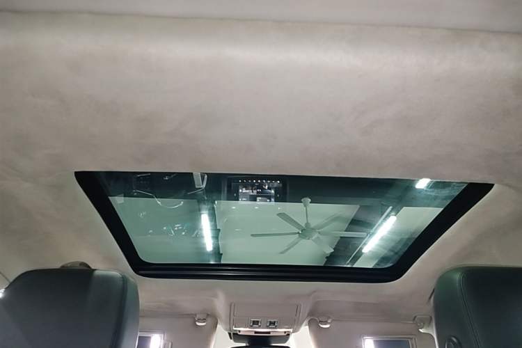 Used Jaguar XFL 2018 XFL 2.0T 250 PS Luxury Edition Headliner