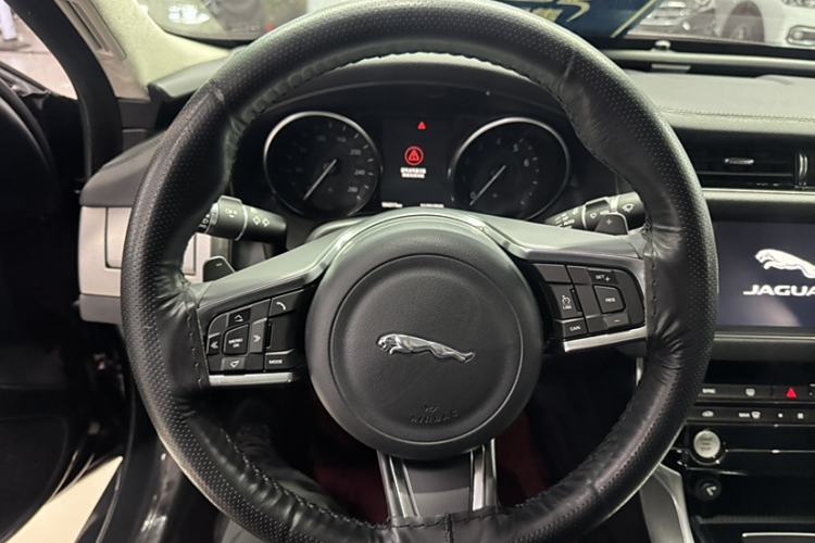 Used Jaguar XFL 2018 XFL 2.0T 200PS Luxury Edition Interior 1