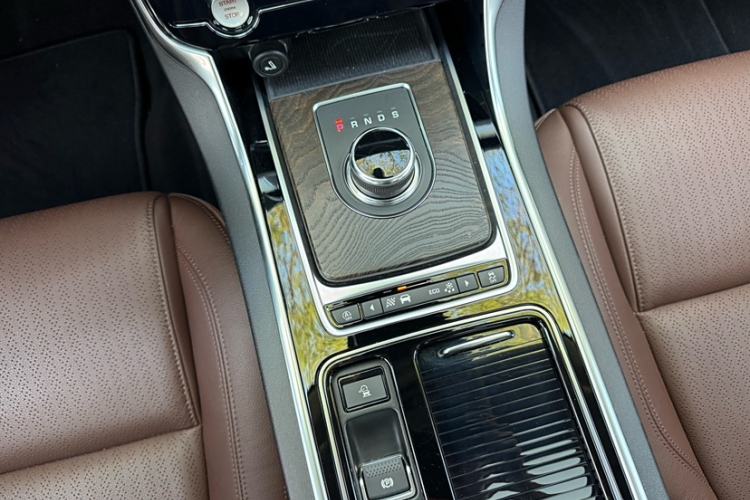 Used Jaguar XFL 2018 XFL 2.0T 250 PS Luxury Edition Interior 11