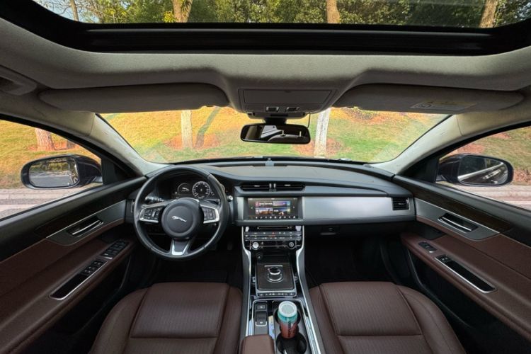 Used Jaguar XFL 2018 XFL 2.0T 250 PS Luxury Edition Interior 12