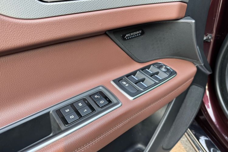 Used Jaguar XFL 2018 XFL 2.0T 250 PS Luxury Edition Interior 13
