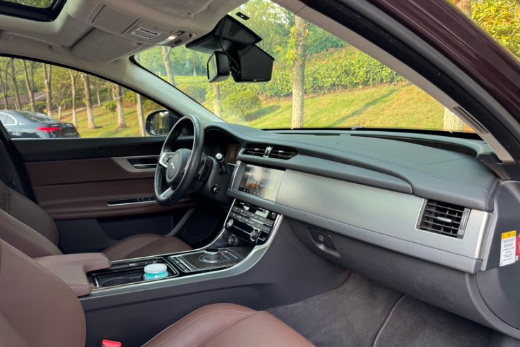 Used Jaguar XFL 2018 XFL 2.0T 250 PS Luxury Edition Interior 14
