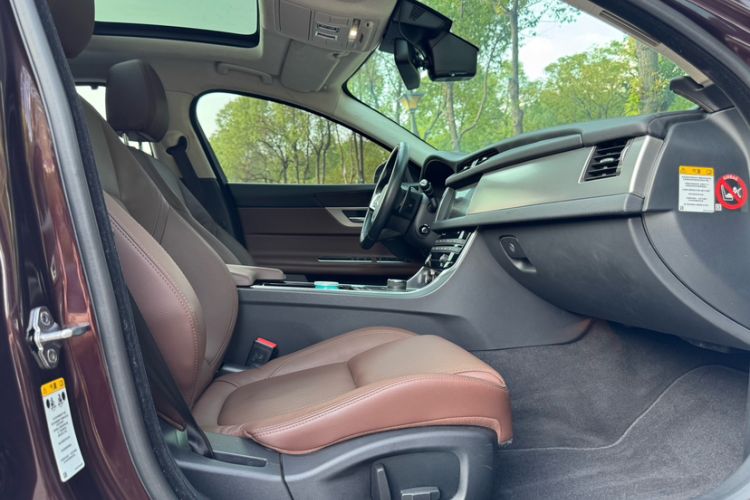 Used Jaguar XFL 2018 XFL 2.0T 250 PS Luxury Edition Interior 15