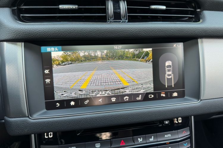 Used Jaguar XFL 2018 XFL 2.0T 250 PS Luxury Edition Interior 3