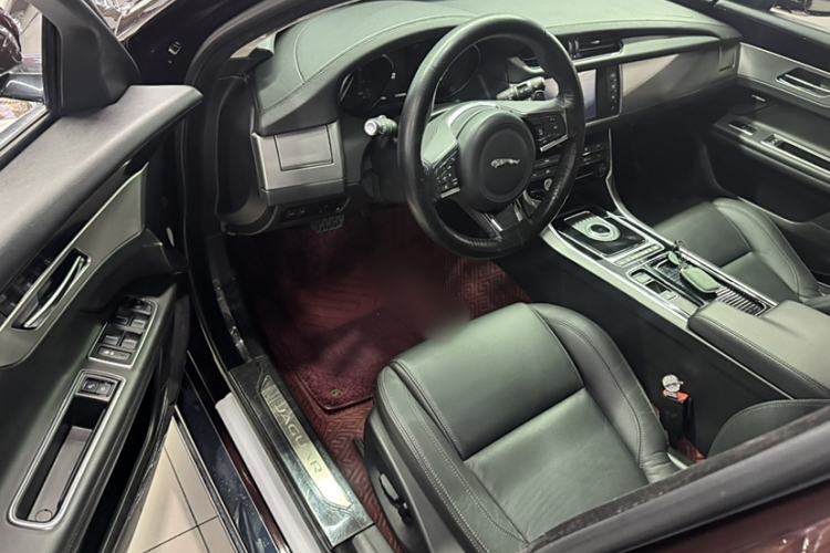 Used Jaguar XFL 2018 XFL 2.0T 200PS Luxury Edition Interior 4