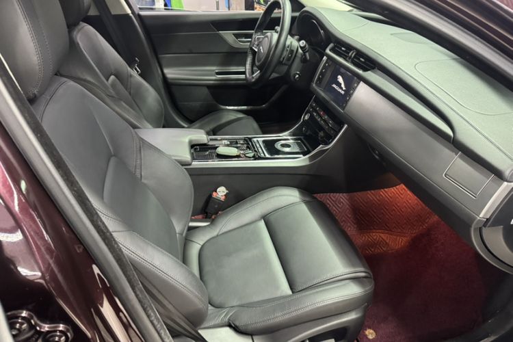Used Jaguar XFL 2018 XFL 2.0T 200PS Luxury Edition Interior 6