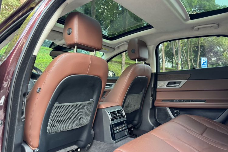 Used Jaguar XFL 2018 XFL 2.0T 250 PS Luxury Edition Interior 6