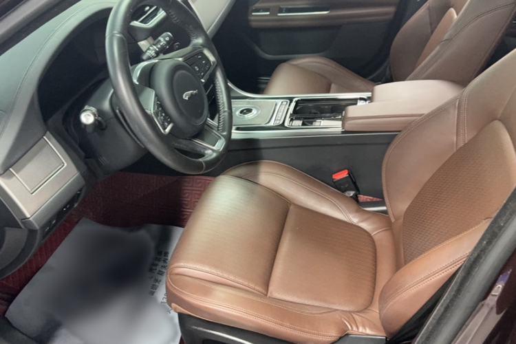 Used Jaguar XFL 2018 XFL 2.0T 250 PS Luxury Edition Interior 7