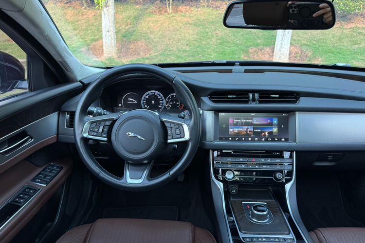 Used Jaguar XFL 2018 XFL 2.0T 250 PS Luxury Edition Interior 8