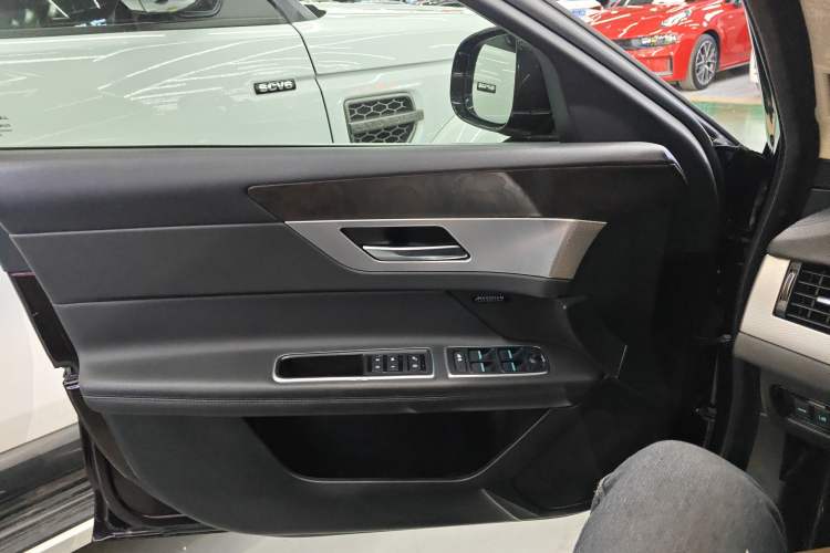 Used Jaguar XFL 2018 XFL 2.0T 250 PS Luxury Edition Left Front Door Interior