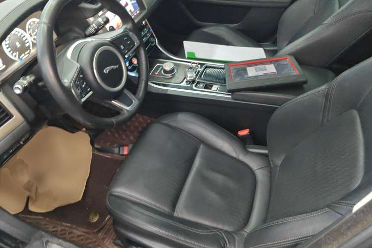 Used Jaguar XFL 2018 XFL 2.0T 250 PS Luxury Edition Left Front Seat