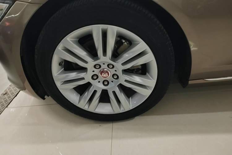 Used Jaguar XFL 2018 XFL 2.0T 250 PS Luxury Edition Left Front Wheel Hub