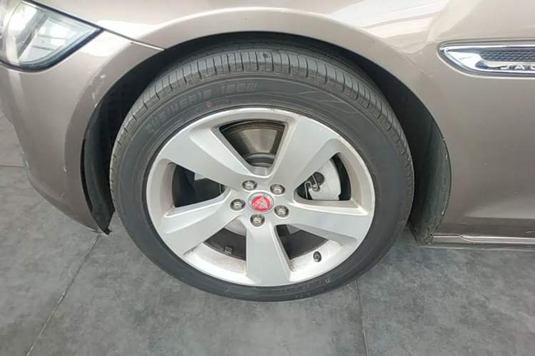 Used Jaguar XFL 2018 XFL 2.0T 200PS Elite Edition Left Front Wheel Hub