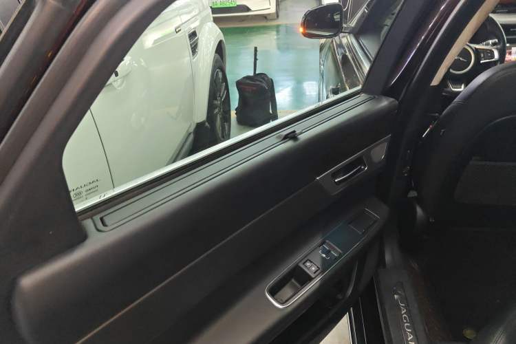 Used Jaguar XFL 2018 XFL 2.0T 250 PS Luxury Edition Left Rear Door Interior