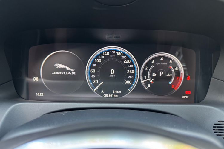 Used Jaguar XFL 2018 XFL 2.0T 250 PS Luxury Edition Odometer Close Up