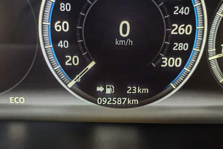 Used Jaguar XFL 2018 XFL 2.0T 250 PS Luxury Edition Odometer Close Up